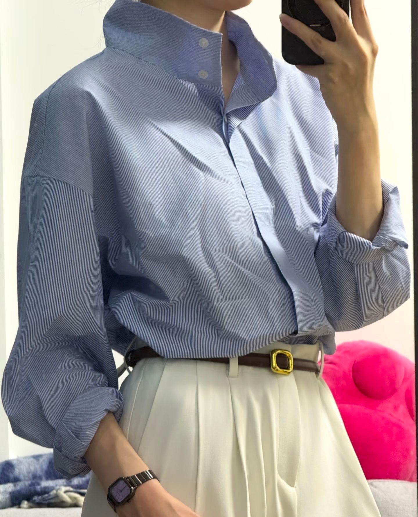 Blue shirt on a person after Evoto wrinkle removal