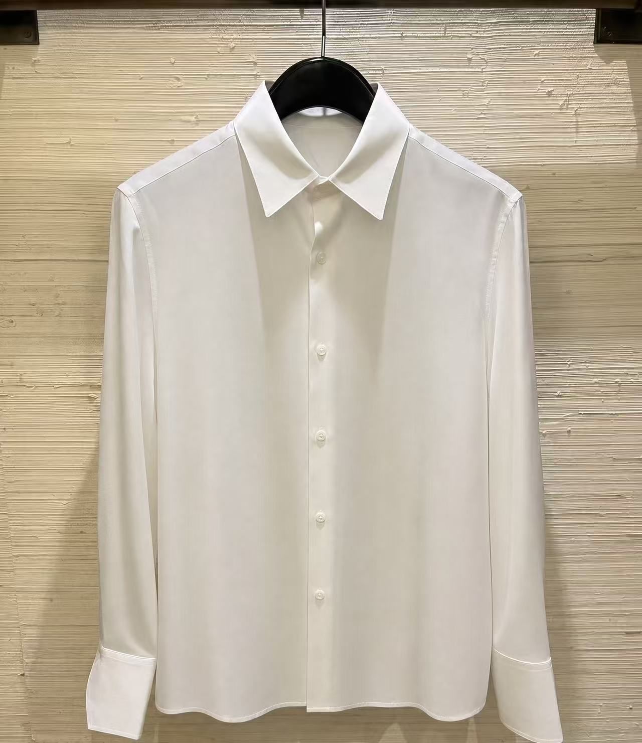 Same white shirt after Snappyit Smooth wrinkle removal