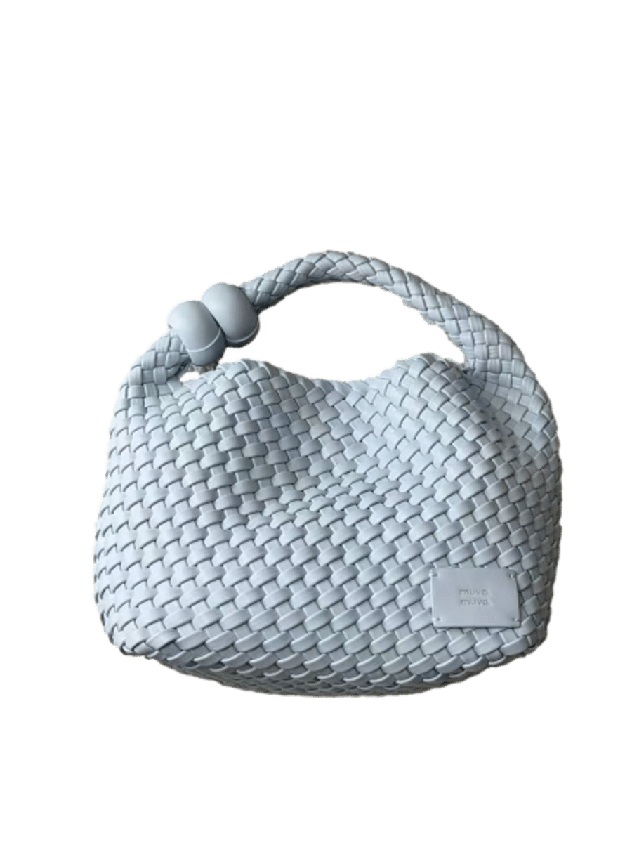 The woven handbag cut out by Clipping Magic, shown at the 433 by 577 size the free download returned