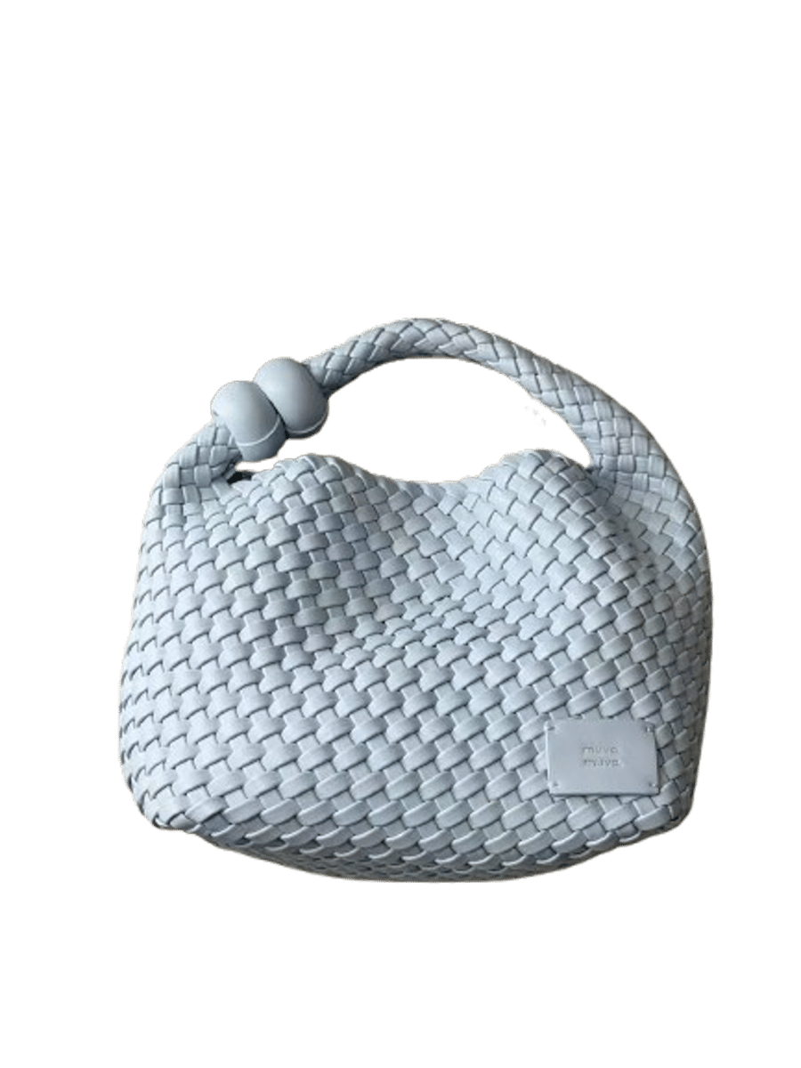 The woven handbag cut out by remove.bg, shown at the 433 by 577 size the free download returned