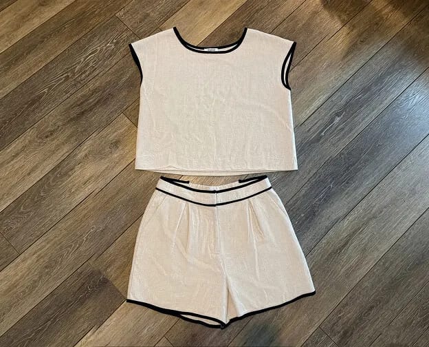 Smoothed clothing photo