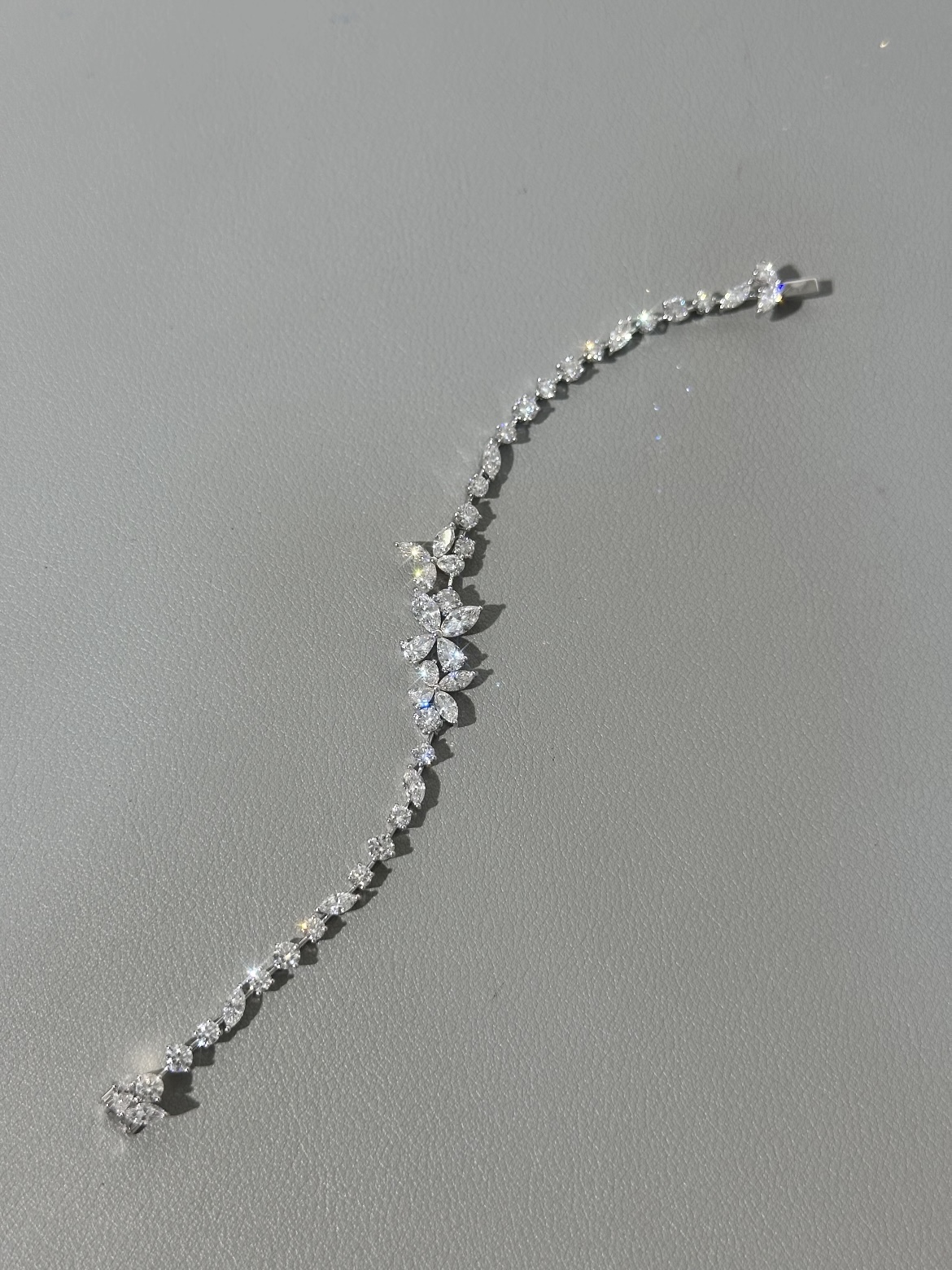 Original diamond bracelet phone photo
