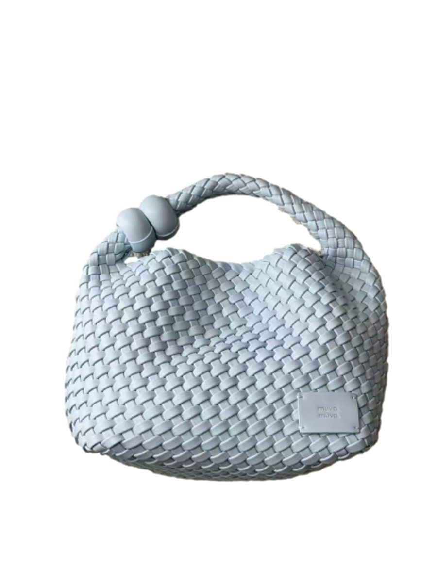 The woven handbag cut out by Clipping Magic, shown at the 433 by 577 size the free download returned