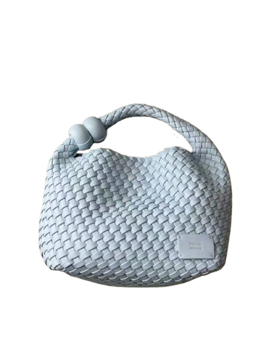 The woven handbag cut out by remove.bg, shown at the 433 by 577 size the free download returned