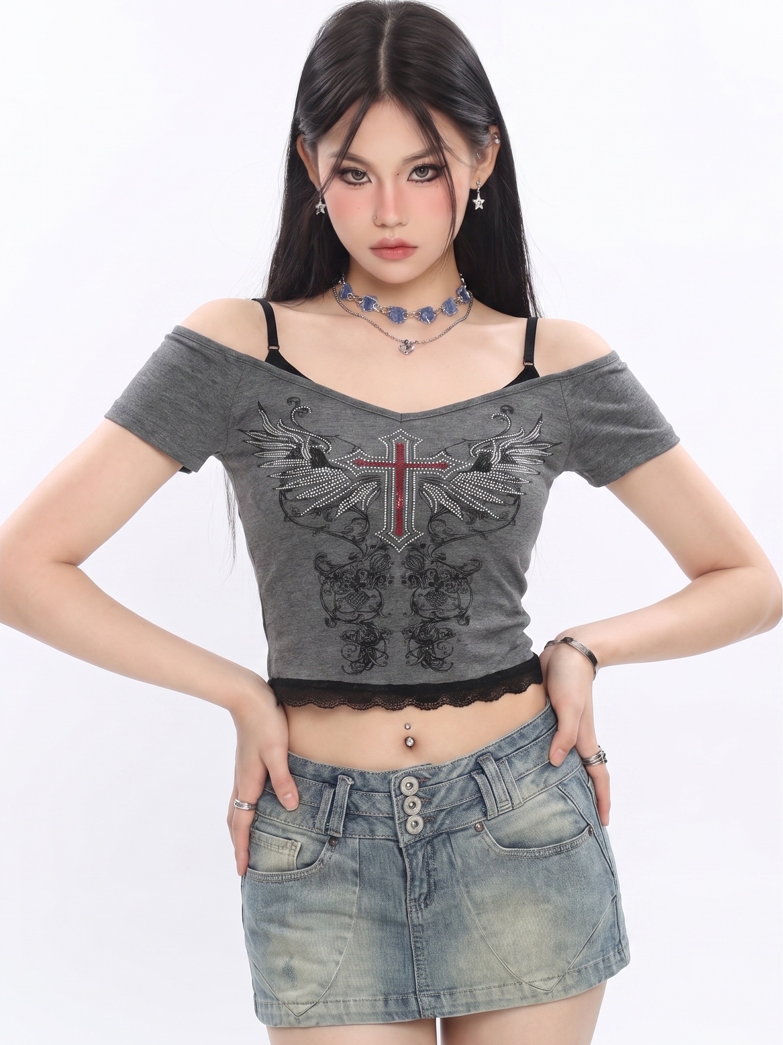 Snappyit mobile Fashion Model result with a model wearing the Y2K gray graphic top and denim skirt