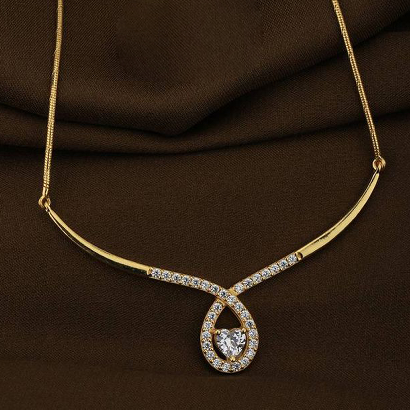 Raw necklace product photo